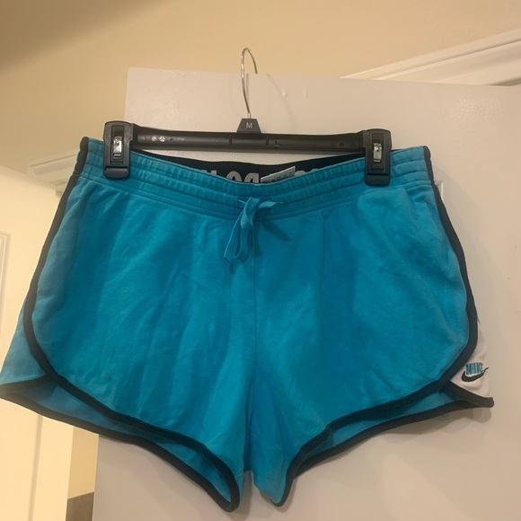 Nike Vintage Shorts - Picture 1 of 3